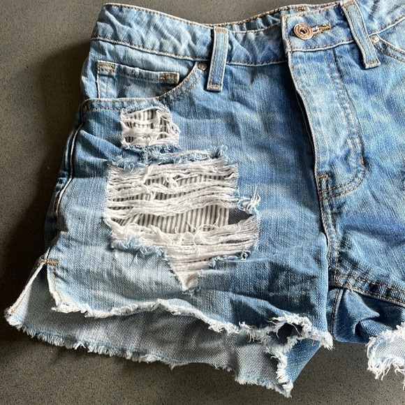 Mango distressed buttons fly jeans short - Picture 2 of 7